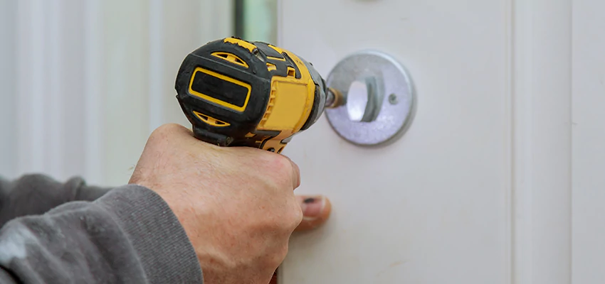 Street Locksmith For Smart Lock Repair in Modesto, CA
